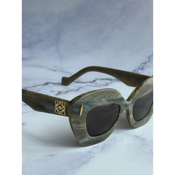 NEW Loewe LW40127I Anagram Thick Sunglasses in Green - Picture 4 of 10